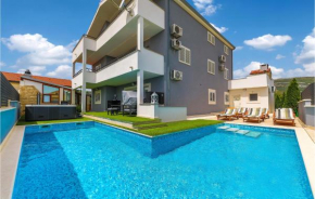 Nice home in Kastel Novi with Sauna, WiFi and 8 Bedrooms